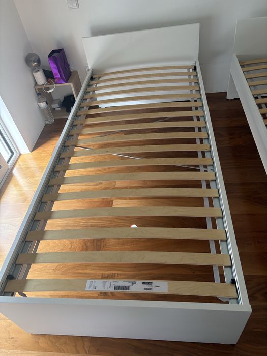 2 estruturas de cama IKEA