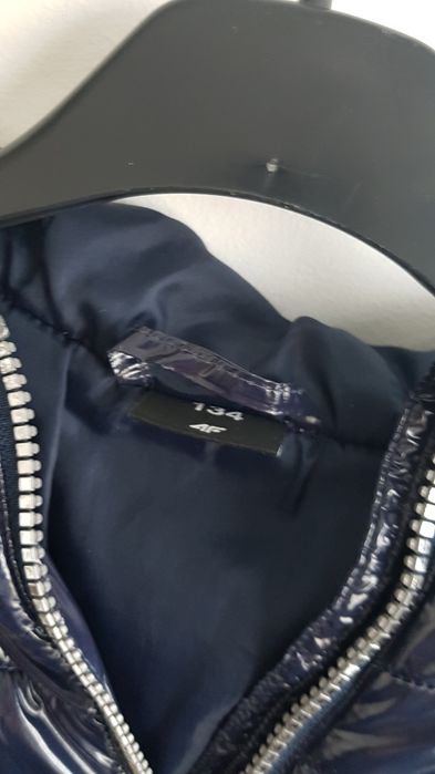 Kurtka lakierowana 4F granat 134 pikowana plaszcz dluga