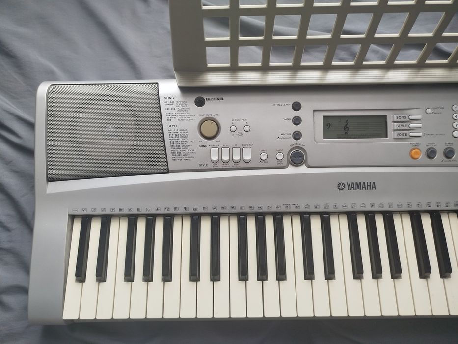 Yamaha PSR-E303.