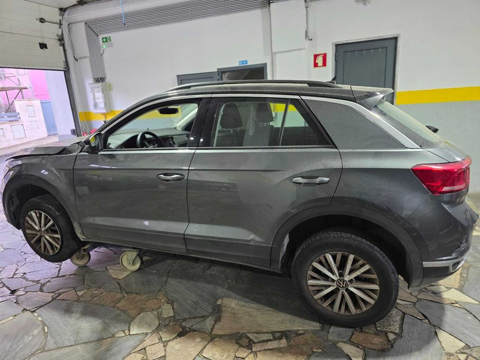 Volkswagen T-Roc 1.0 TSI Salvado 27.000 Kms