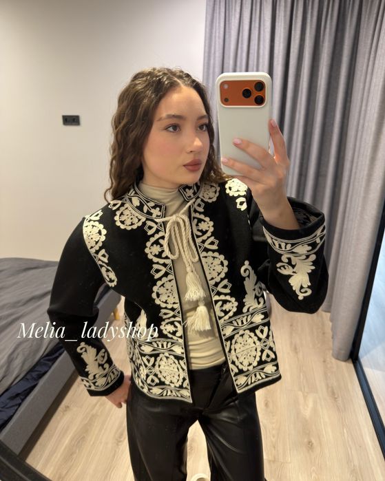 Розкішний вишитий піджак,накидка, манішка