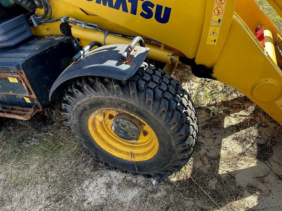 Екскаватор навантажувач Komatsu WB93R