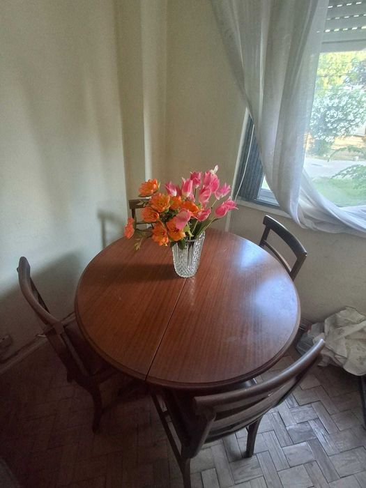Conjunto de Mesa Redonda + 4 Cadeiras