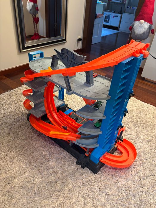 Garaz rekina Hot Wheels