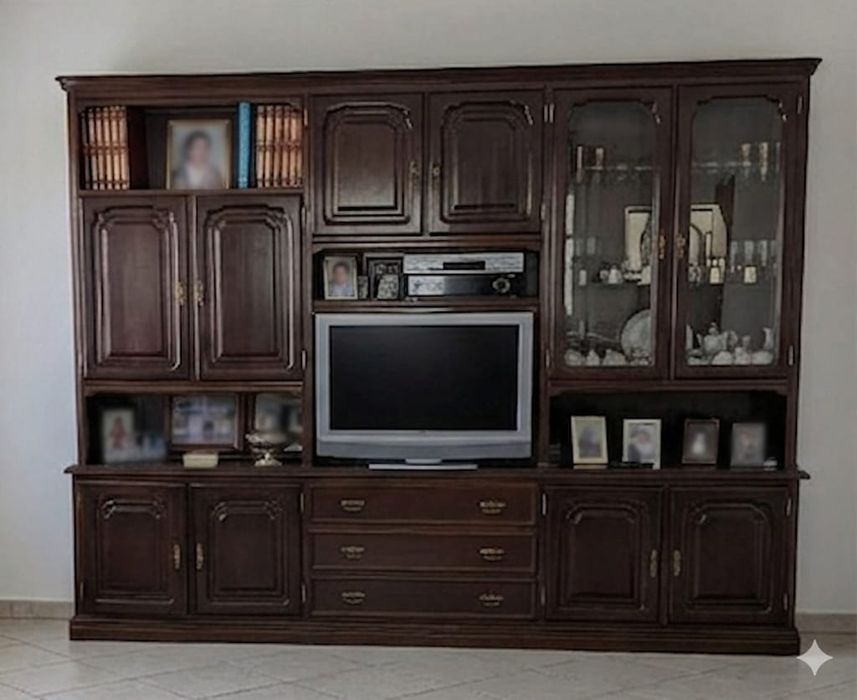 Estante de Sala Clássica em Mogno com Módulo Bar incorporado