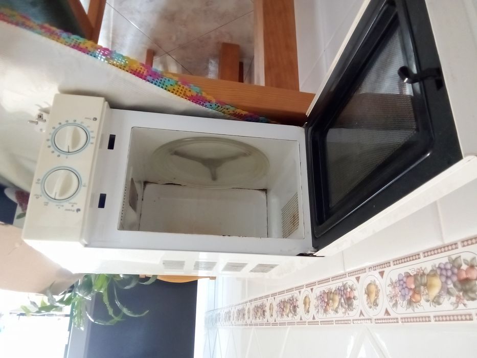 Microondas usado a funcionar