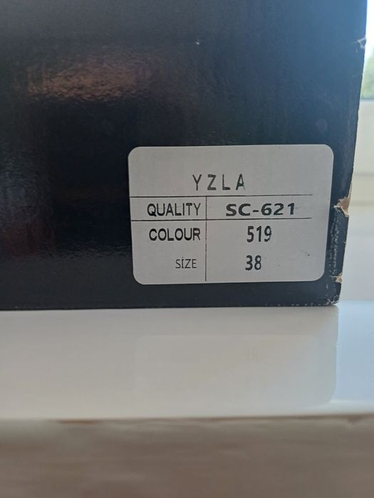 Босоніжки шкіряні.