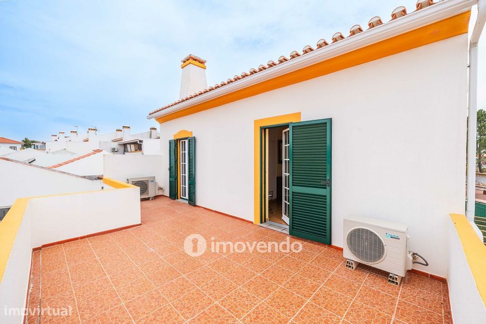 Moradia T4 com garagem e espaço exterior enorme, em Coruche