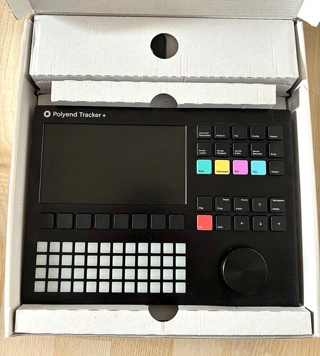 Polyend Tracker+ (Plus) – stan idealny, komplet, pudełko + stand 3D
