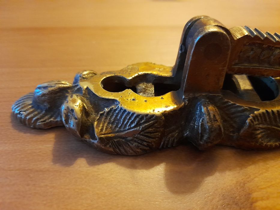 Stary mosiężny dziadek do orzechów