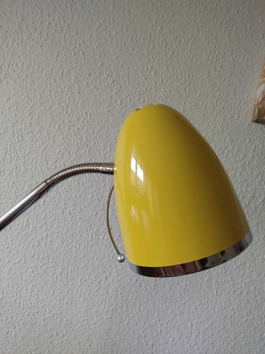 Lampa podłogowa w stylu retro