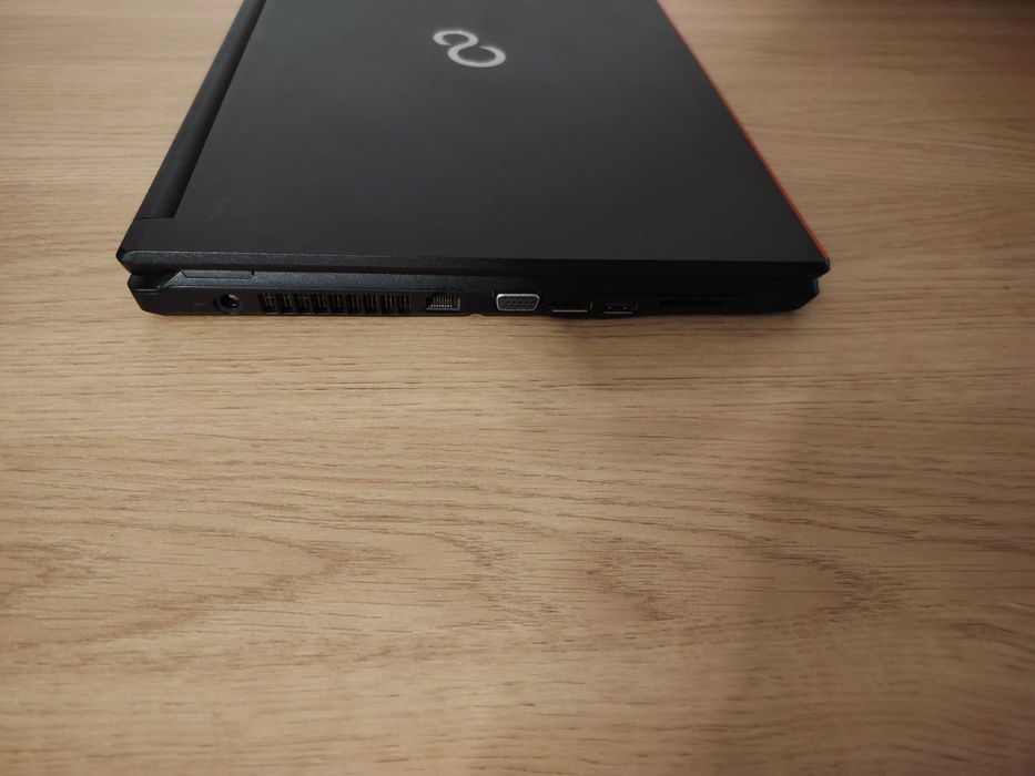 Portátil Fujitsu  E 554 mit , I7-4712MQ 2.30GHz, 8Gb-Ram, 256 Gb