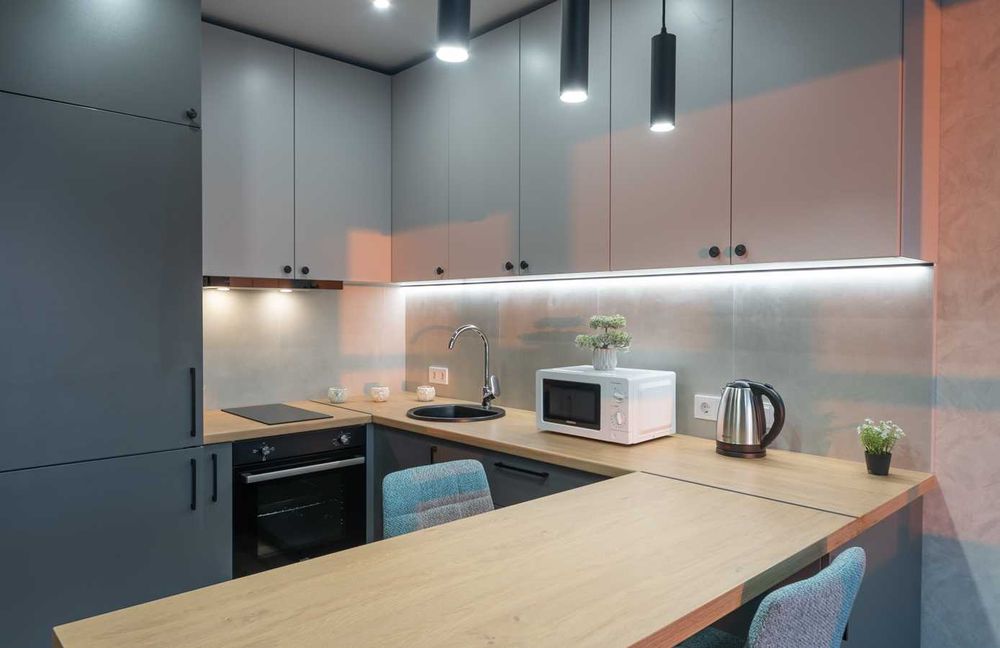 Оренда подобово - затишний смарт із ванною, біля метро. Світло 24/7.