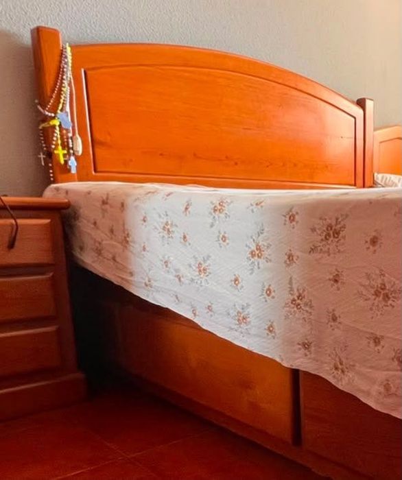 Kit cama, cómoda e criados mudo