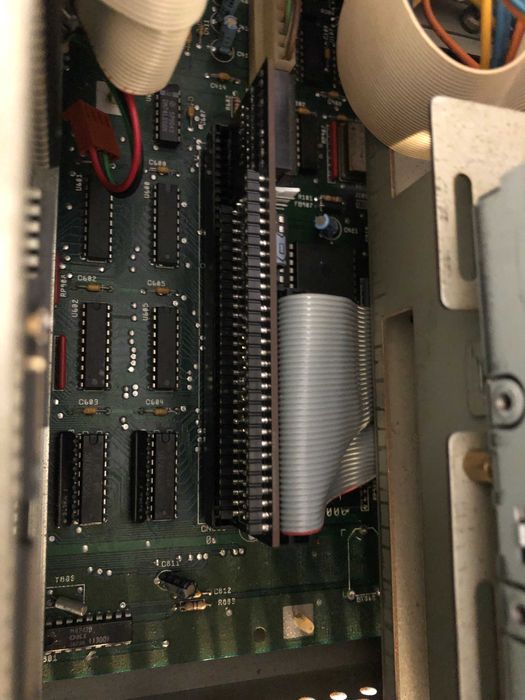 Commodore Amiga 2000 com acessórios.