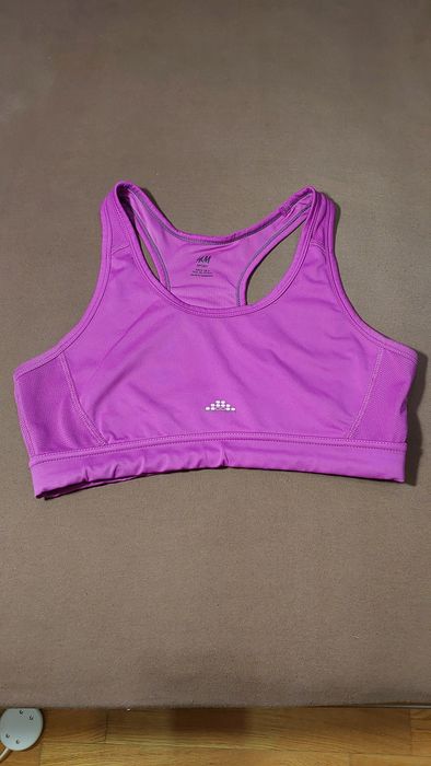 Спортивный топ для фитнеса