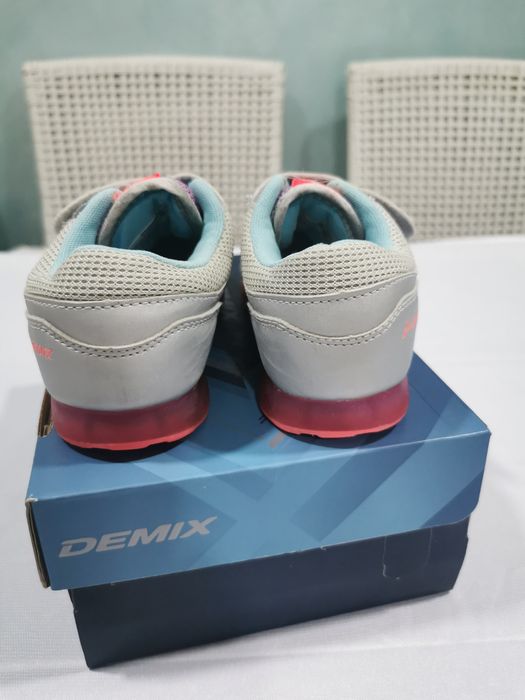 Кроссовки Demix 26 р