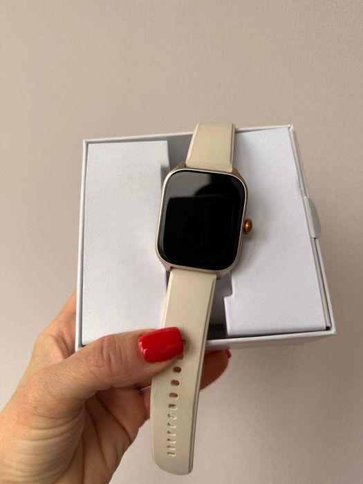 б/у Смарт годинник Amazfit GTS 4 A Zepp Brand Gold бежевий