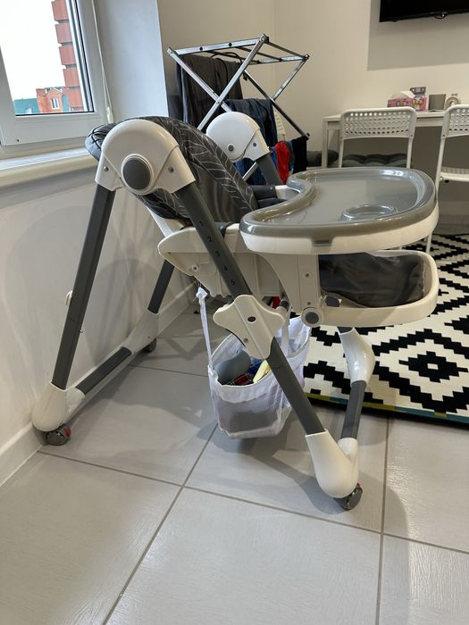 Стілець для годування