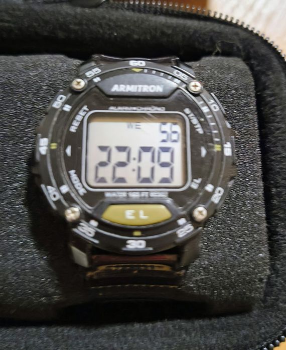 Годинники Casio, Timex, Armitron, чохол-кейс