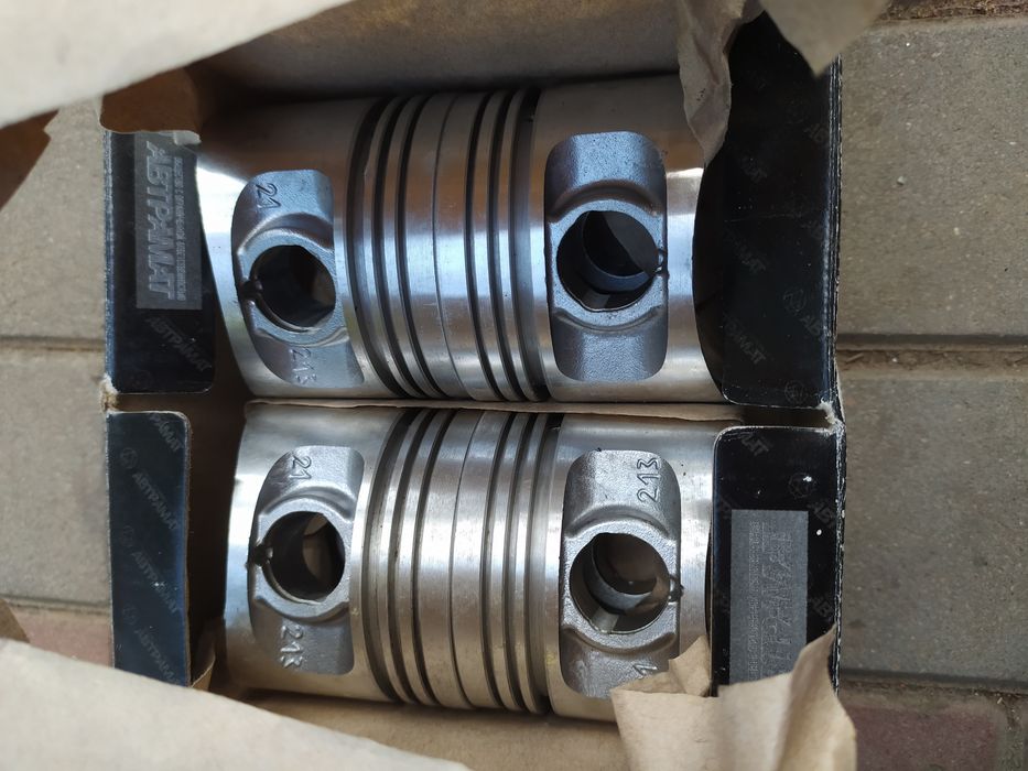 Поршні нові 82.0 для ВАЗ 21213-1004015 для Нива 21214, 21213