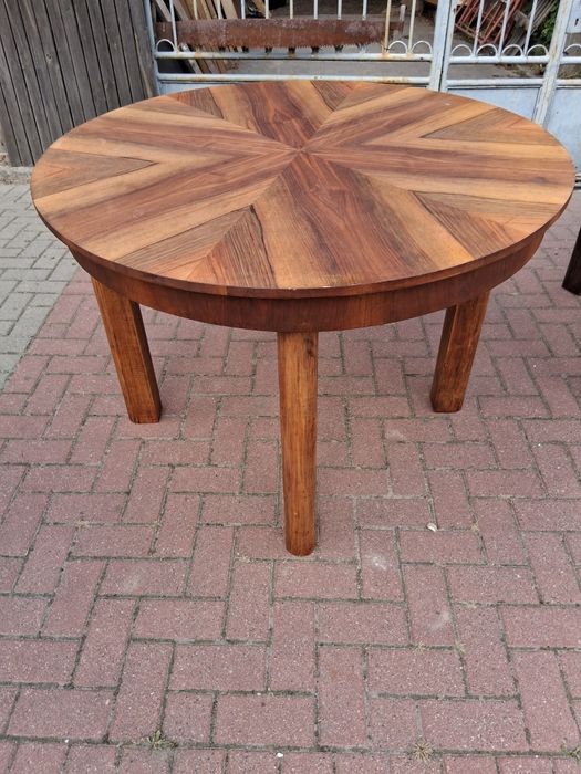 Okrągły stół różne ceny. Transport