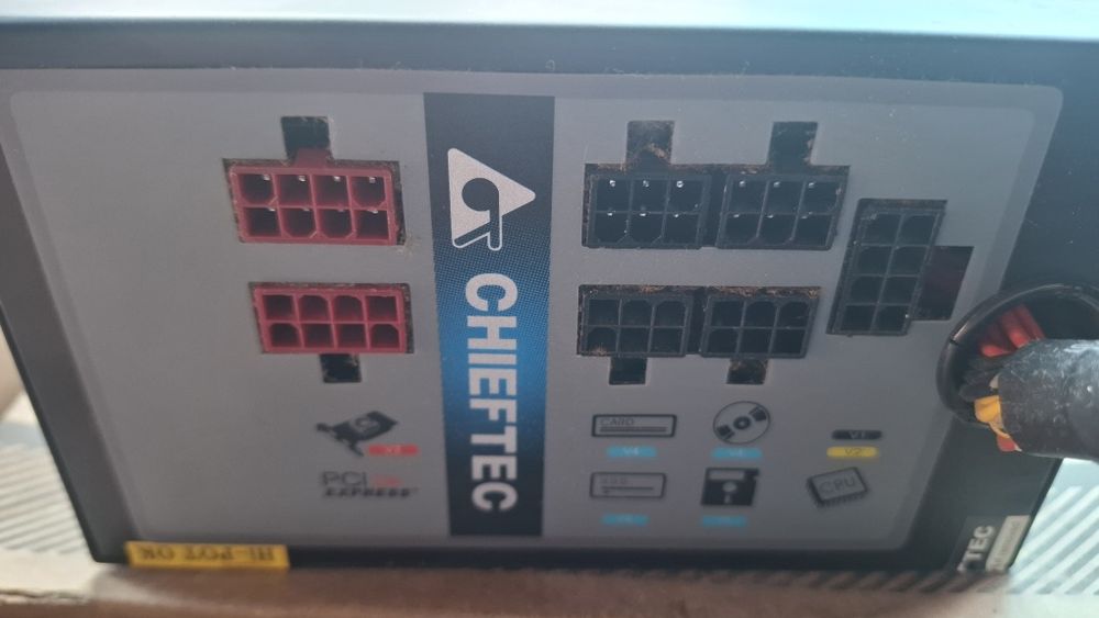 Solidny zasilacz Chieftec CFT-650-14CS 650W (Półmodularny)