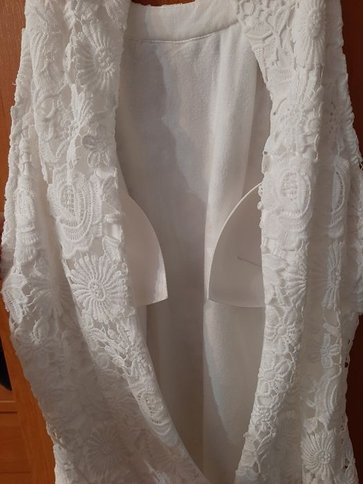 Biała koronkowa sukienka mini