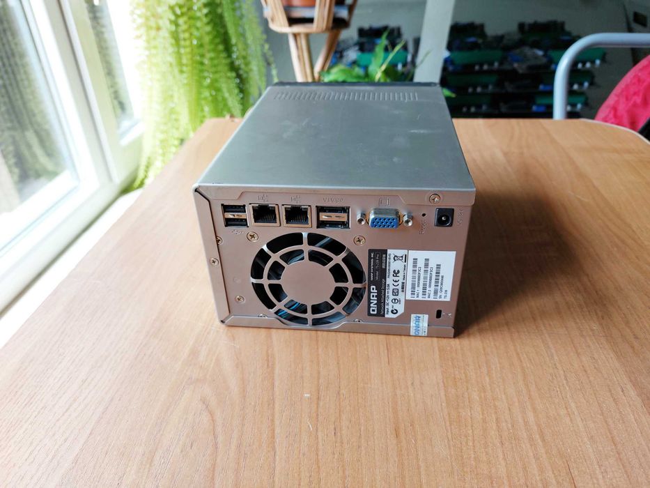 Serwer NAS QNAP TS-239 Pro (na części)