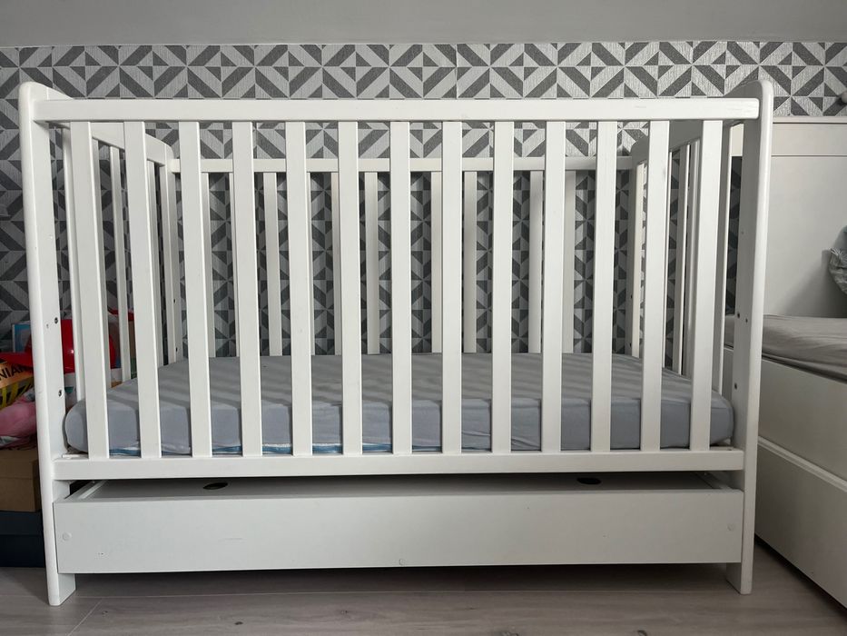 Łóżeczko dziecięce z materacem