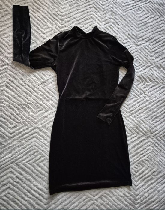 Czarna welurowa sukienka ze stójką,H&M,r.M