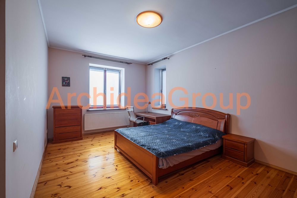 Продаж будинку у самому центрі на Печерську