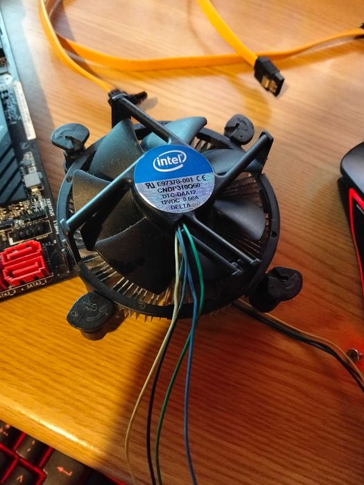 dissipador de calor e ventoinha originais da Intel