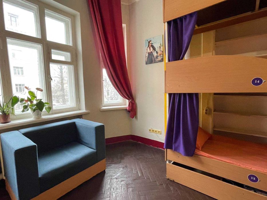 Гарний хостел Київ метро Площа Українських Героїв