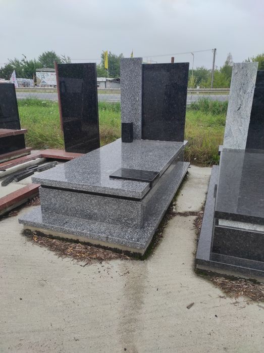 Pomniki Nagrobki  Nagrobek granitowy 250/120