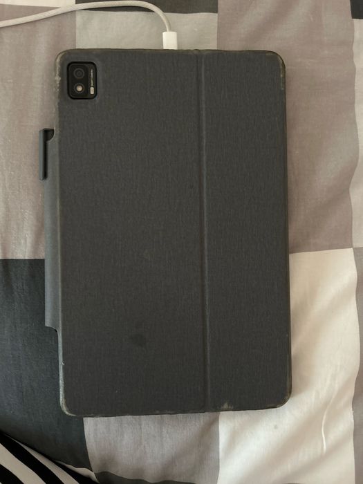 Tablet TCL com teclado e caneta