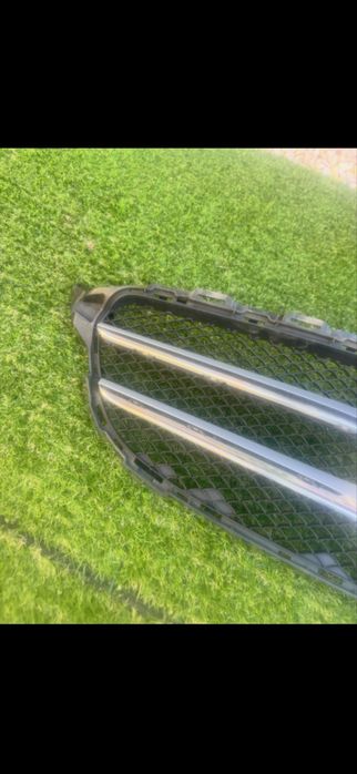Grelha Frontal ( sem simbolo  ) MB W205
