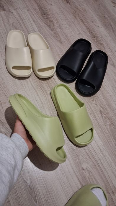 Шлепки, тапки, сланцы, кроксы в стиле adidas yeeze