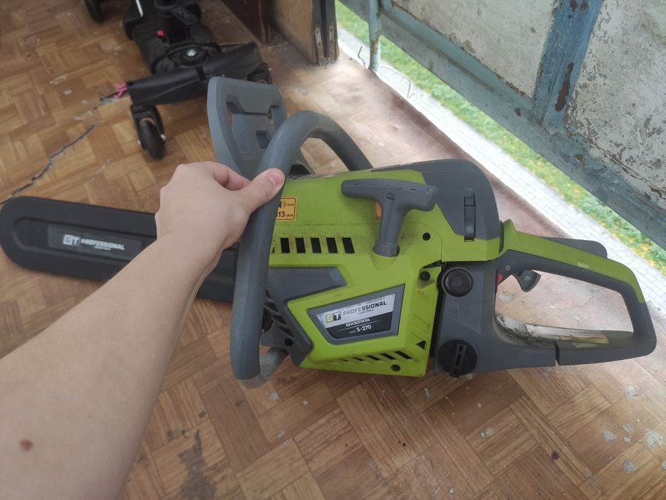 Продам Бензопилу