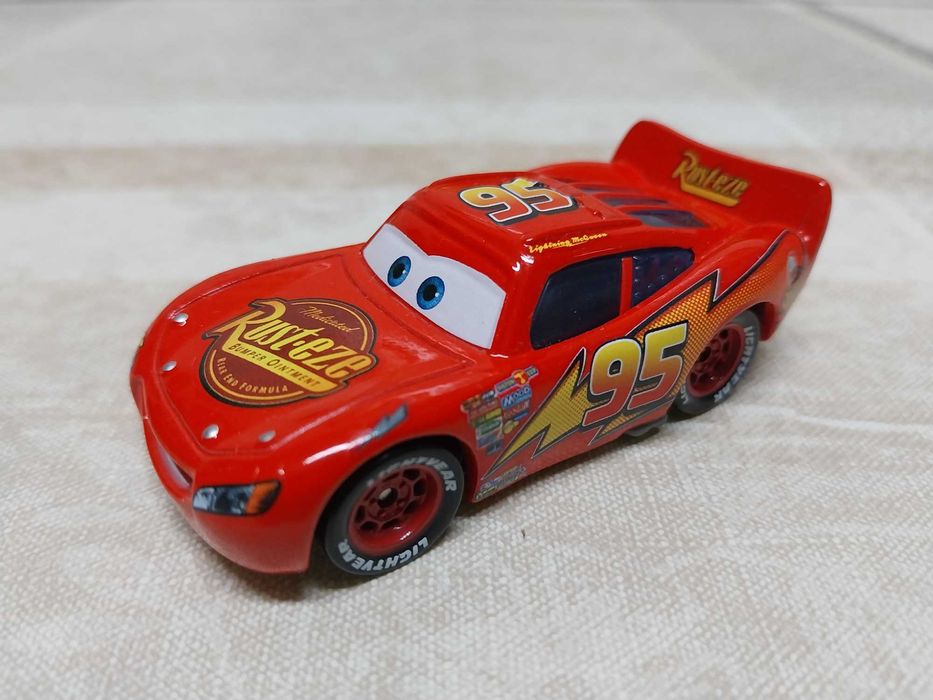 Cars / Disney / Pixar – LIGHTNING MCQUEEN #95