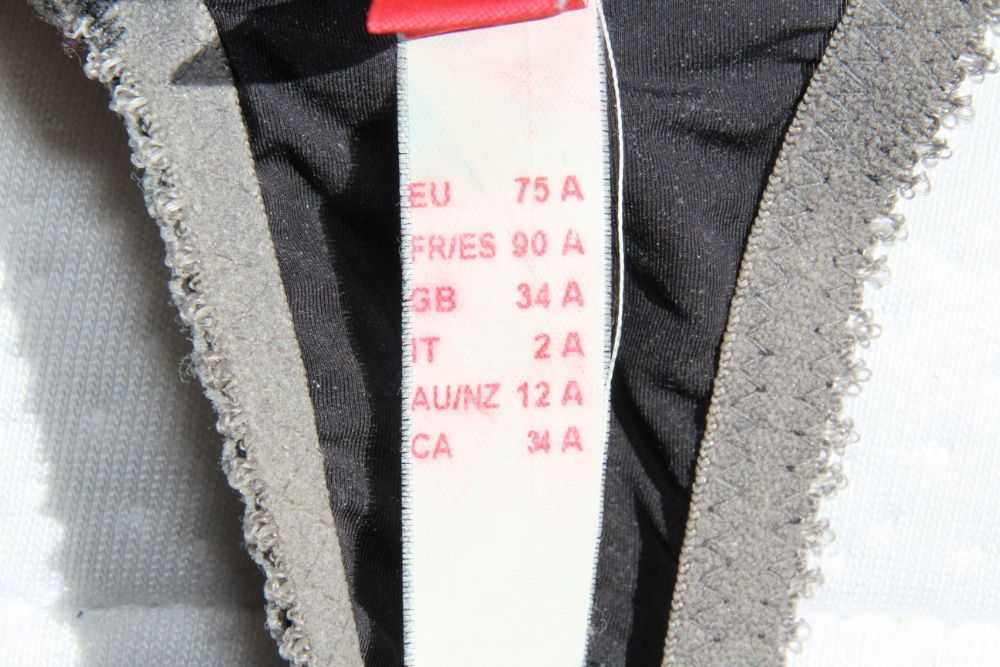 Biustonosz Triumpf 75A, czarny