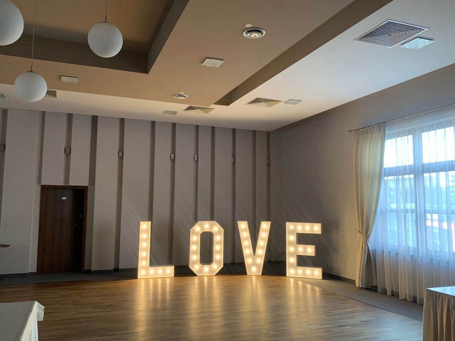 Wynajem napisów LOVE  , balony , ciężki dym , stelaż  , miłość, lustro