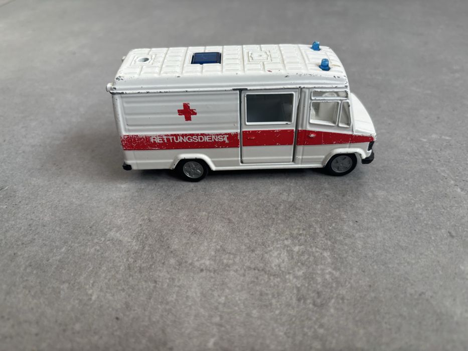 Model Siku Mercedes 809 D Ambulans made in Germany