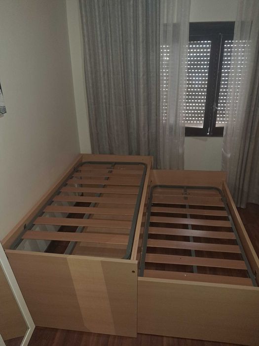 Cama dupla com gavetas