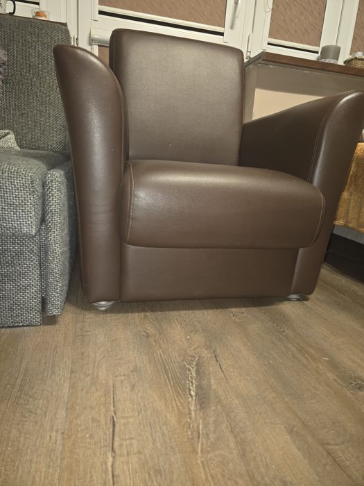 Fotel brązowy w dobrym stanie