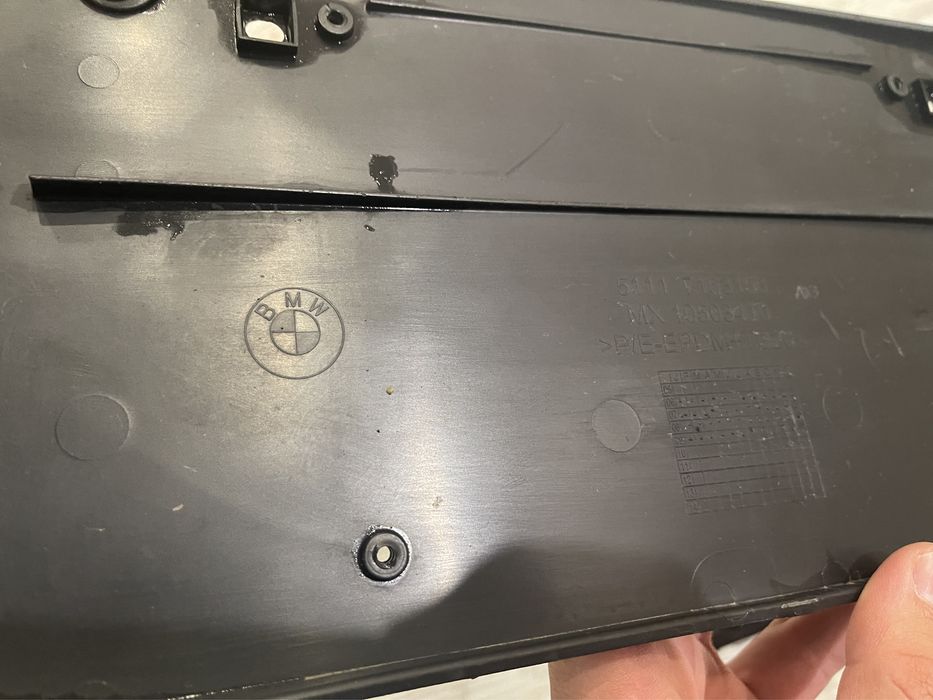 Комплект рамок для квадратных автомобильных номеров. BMW