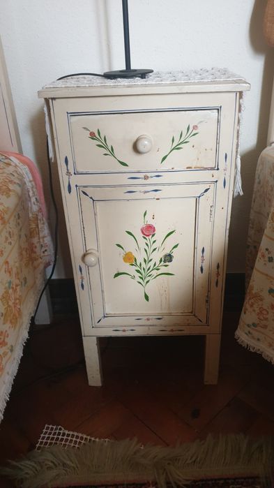 Mobilia de quarto alentejana anos 60 pintada à  mão