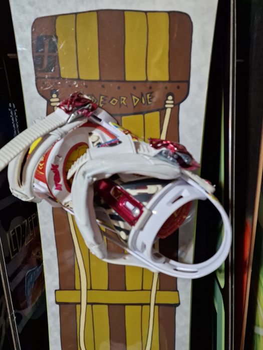 Deska snowboardowa Forum the bully 151 cm z wiązaniami