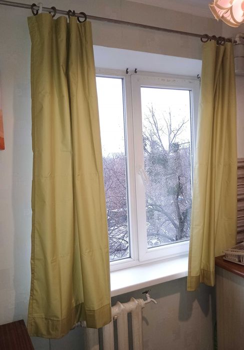 Дві салатові штори з світлонепроникн напиленням довж 163 шир 81 кожна