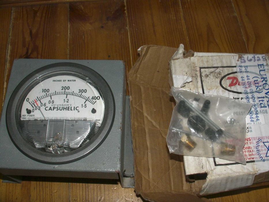 Дифференциальный манометр Capsuhelic Dwyer 4400 (0-400 дюймов водяного столба) 34bar